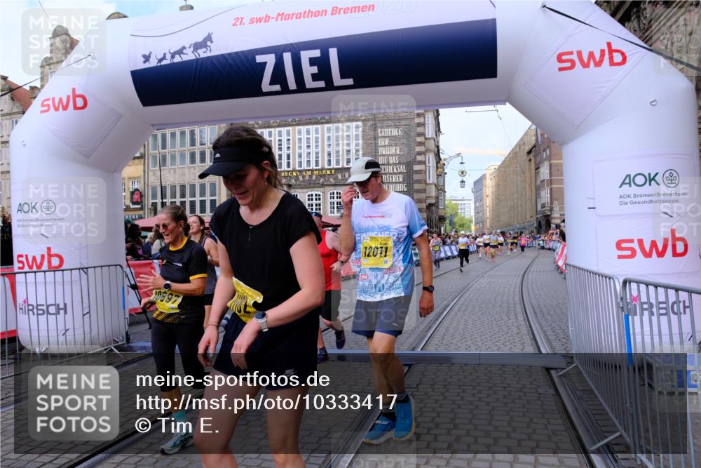 13.09.2026 - 21. swb-Marathon Bremen Tim E. http://msf.ph/oto/10333417 13.09.2026 11:05:33 Ziel 10370, 10411, 10576, 10697, 10717, 10718, 10800, 10802, 10995, 11102, 11105, 11157, 11218, 11281, 11326, 11334, 11584, 11616, 11722, 11900, 12011, 12079, 12080, 12099, 12335 meine-sportfotos.de