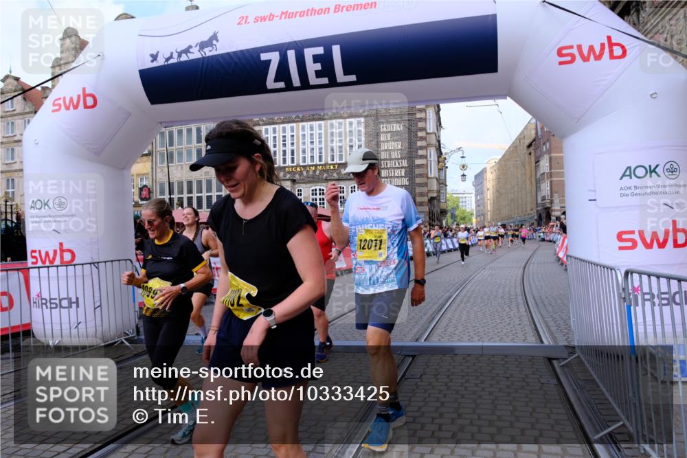 13.09.2026 - 21. swb-Marathon Bremen Tim E. http://msf.ph/oto/10333425 13.09.2026 11:05:34 Ziel 10370, 10411, 10576, 10697, 10717, 10718, 10800, 10802, 10995, 11102, 11105, 11157, 11218, 11281, 11326, 11334, 11584, 11616, 11722, 11900, 12011, 12079, 12080, 12099, 12251, 12335 meine-sportfotos.de