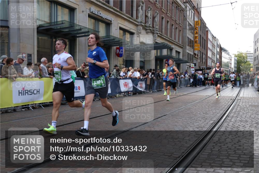 13.09.2026 - 21. swb-Marathon Bremen Strokosch-Dieckow http://msf.ph/oto/10333432 13.09.2026 13:23:45 Ziel 102, 342, 776, 909, 1199, 2210, 2370, 2491, 2517, 2967, 3044, 3372, 4671, 5012, 5104, 5146, 5208, 5257, 5397, 5481, 5623, 5928, 6105, 6772, 7059, 7081, 7094, 7105, 7357, 7475, 7761, 8051, 8052, 8082, 8179, 9087, 9916, 10059, 10115, 13007, 13197, 13219, 135, 672, 2288, 2371, 2409, 2485, 2490, 2560, 2627, 3078, 3138, 3173, 3642, 3856, 3861, 3939, 4601, 5011, 5116, 5231, 5908, 6157, 6332, 6648, 6843, 6848, 7216, 8095, 8290, 8560, 9088, 9196 meine-sportfotos.de