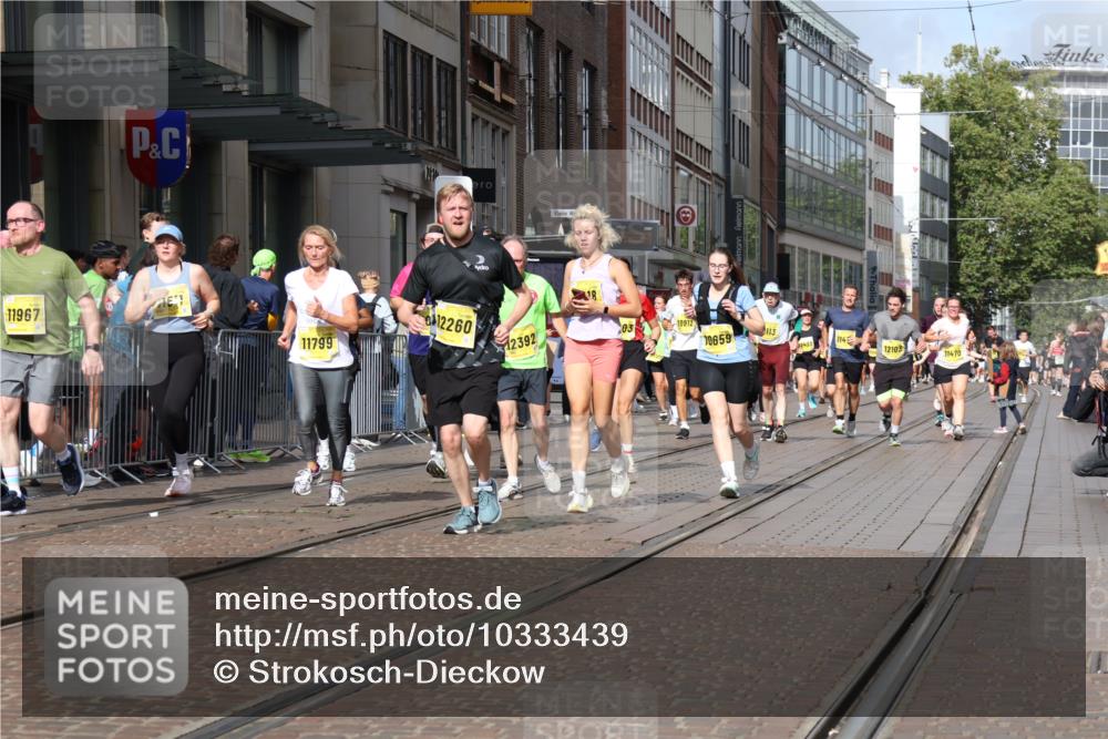 13.09.2026 - 21. swb-Marathon Bremen Strokosch-Dieckow http://msf.ph/oto/10333439 13.09.2026 11:03:43 Ziel 10152, 10357, 10390, 10403, 10429, 10516, 10607, 10659, 10671, 10672, 10720, 10726, 10796, 10912, 10913, 10918, 11149, 11221, 11318, 11319, 11325, 11451, 11470, 11471, 11511, 11539, 11618, 11726, 11909, 11967, 12001, 12103, 12113, 12140, 12260, 12276, 12392, 12433, 12504, 10090, 10091, 10187, 10309, 10327, 10420, 10569, 10796, 10902, 10904, 10950, 11211, 11411, 11595, 11598, 11655, 11746, 11773, 11868, 12074, 12611 meine-sportfotos.de