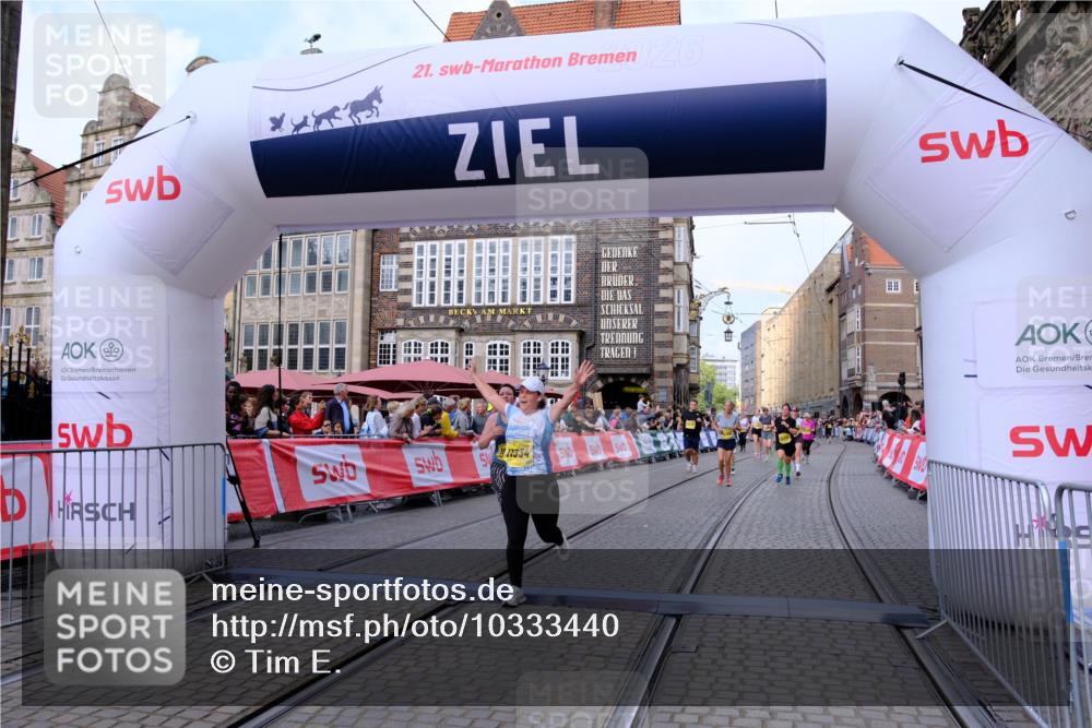 13.09.2026 - 21. swb-Marathon Bremen Tim E. http://msf.ph/oto/10333440 13.09.2026 11:05:38 Ziel 10186, 10411, 10432, 10576, 10697, 10717, 10800, 10802, 10995, 11102, 11146, 11157, 11218, 11314, 11326, 11334, 11387, 11394, 11521, 11571, 11572, 11584, 11616, 11722, 12011, 12055, 12079, 12080, 12251 meine-sportfotos.de