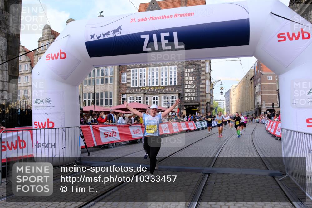 13.09.2026 - 21. swb-Marathon Bremen Tim E. http://msf.ph/oto/10333457 13.09.2026 11:05:39 Ziel 10186, 10411, 10432, 10576, 10697, 10717, 10802, 10995, 11102, 11146, 11157, 11218, 11314, 11326, 11334, 11387, 11394, 11521, 11571, 11572, 11616, 12011, 12055, 12079, 12080, 12251 meine-sportfotos.de