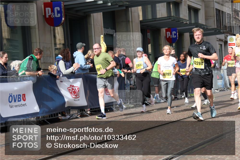 13.09.2026 - 21. swb-Marathon Bremen Strokosch-Dieckow http://msf.ph/oto/10333462 13.09.2026 11:03:45 Ziel 10152, 10291, 10357, 10390, 10403, 10429, 10516, 10607, 10659, 10671, 10672, 10720, 10726, 10912, 10913, 10918, 11149, 11221, 11318, 11319, 11325, 11451, 11470, 11471, 11511, 11539, 11618, 11726, 11909, 11967, 12001, 12103, 12113, 12140, 12260, 12276, 12392, 12433, 12504, 10090, 10091, 10187, 10327, 10420, 10429, 10569, 10796, 10902, 10950, 11211, 11411, 11595, 11598, 11655, 11746, 11773, 11868, 12074 meine-sportfotos.de