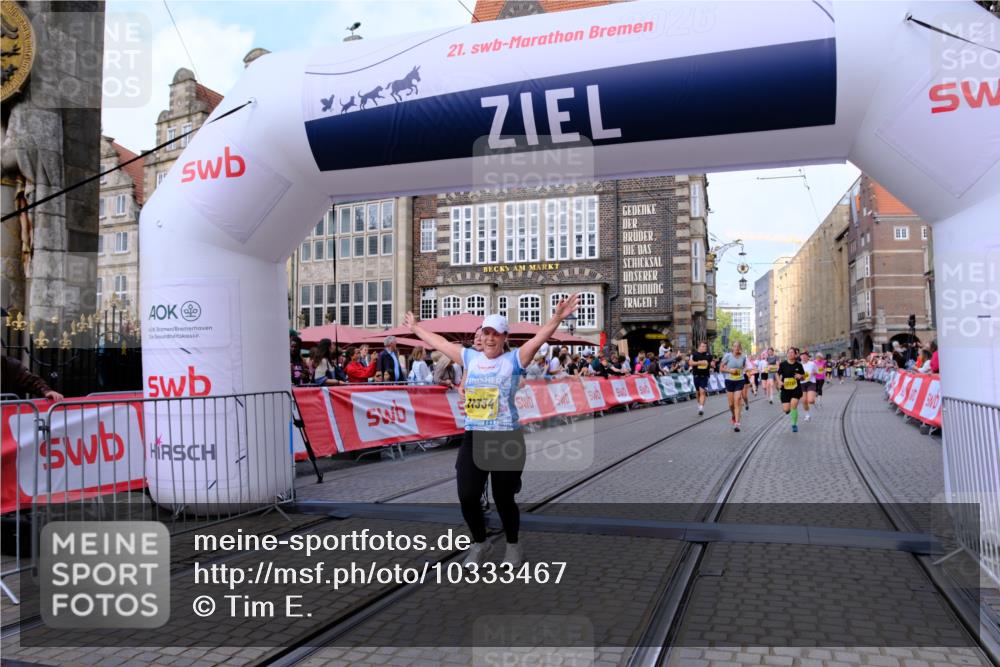 13.09.2026 - 21. swb-Marathon Bremen Tim E. http://msf.ph/oto/10333467 13.09.2026 11:05:39 Ziel 10186, 10411, 10432, 10576, 10697, 10717, 10802, 10995, 11102, 11146, 11157, 11218, 11314, 11326, 11334, 11387, 11394, 11521, 11571, 11572, 11616, 12011, 12055, 12079, 12080, 12251 meine-sportfotos.de