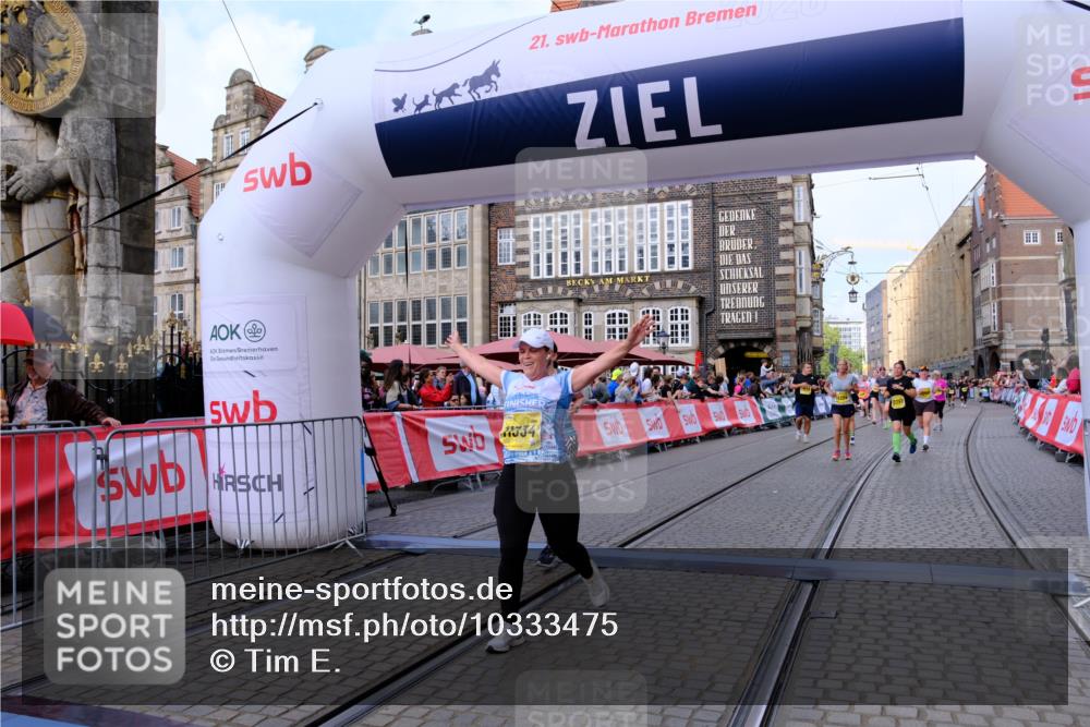 13.09.2026 - 21. swb-Marathon Bremen Tim E. http://msf.ph/oto/10333475 13.09.2026 11:05:39 Ziel 10186, 10411, 10432, 10576, 10697, 10717, 10802, 10995, 11102, 11146, 11157, 11218, 11314, 11326, 11334, 11387, 11394, 11521, 11571, 11572, 11616, 12011, 12055, 12079, 12080, 12251 meine-sportfotos.de