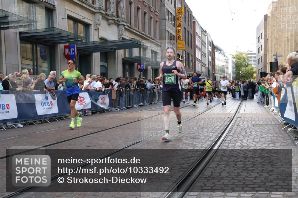 13.09.2026 - 21. swb-Marathon Bremen Strokosch-Dieckow http://msf.ph/oto/10333492 13.09.2026 13:23:47 Ziel 102, 342, 776, 909, 1199, 2210, 2370, 2491, 2517, 2967, 3044, 3372, 5012, 5104, 5146, 5208, 5257, 5397, 5481, 5623, 5928, 6105, 6772, 7059, 7069, 7081, 7094, 7105, 7357, 7761, 8051, 8052, 8082, 8179, 9087, 9916, 10059, 13007, 13197, 13219, 135, 672, 2288, 2371, 2409, 2485, 2490, 2560, 2627, 3078, 3138, 3173, 3642, 3856, 3861, 3939, 4601, 4671, 5011, 5116, 5231, 5908, 6157, 6332, 6648, 6843, 6848, 7216, 7475, 8095, 8290, 8560, 9088, 9196, 10115 meine-sportfotos.de