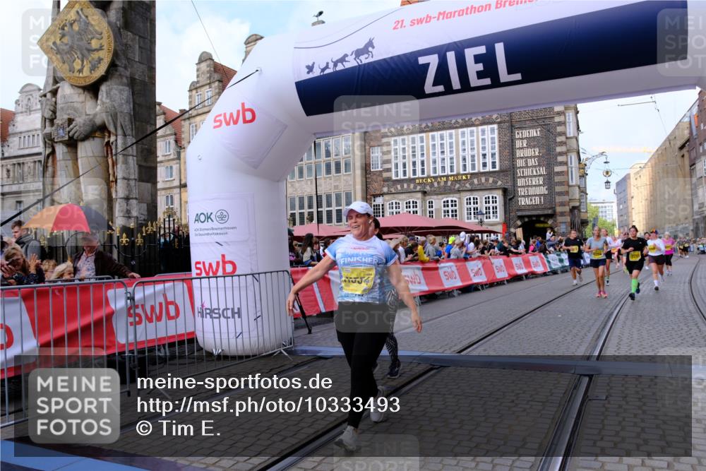 13.09.2026 - 21. swb-Marathon Bremen Tim E. http://msf.ph/oto/10333493 13.09.2026 11:05:39 Ziel 10186, 10411, 10432, 10576, 10697, 10717, 10802, 10995, 11102, 11146, 11157, 11218, 11314, 11326, 11334, 11387, 11394, 11521, 11571, 11572, 11616, 12011, 12055, 12079, 12080, 12251 meine-sportfotos.de