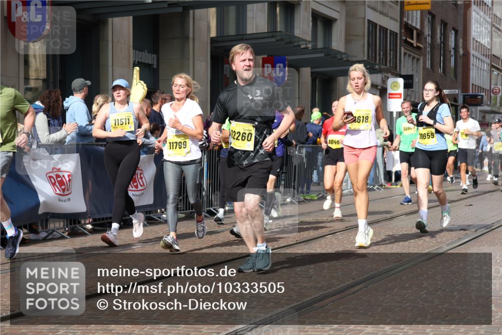 13.09.2026 - 21. swb-Marathon Bremen Strokosch-Dieckow http://msf.ph/oto/10333505 13.09.2026 11:03:46 Ziel 10152, 10182, 10291, 10357, 10390, 10403, 10516, 10607, 10659, 10671, 10672, 10720, 10726, 10912, 10913, 10918, 11149, 11221, 11318, 11319, 11325, 11336, 11451, 11470, 11471, 11511, 11539, 11618, 11726, 11909, 11967, 12001, 12103, 12113, 12140, 12260, 12276, 12392, 12433, 12504, 10090, 10091, 10187, 10327, 10357, 10420, 10429, 10569, 10796, 10902, 10950, 11211, 11411, 11595, 11598, 11655, 11746, 11868, 12074 meine-sportfotos.de