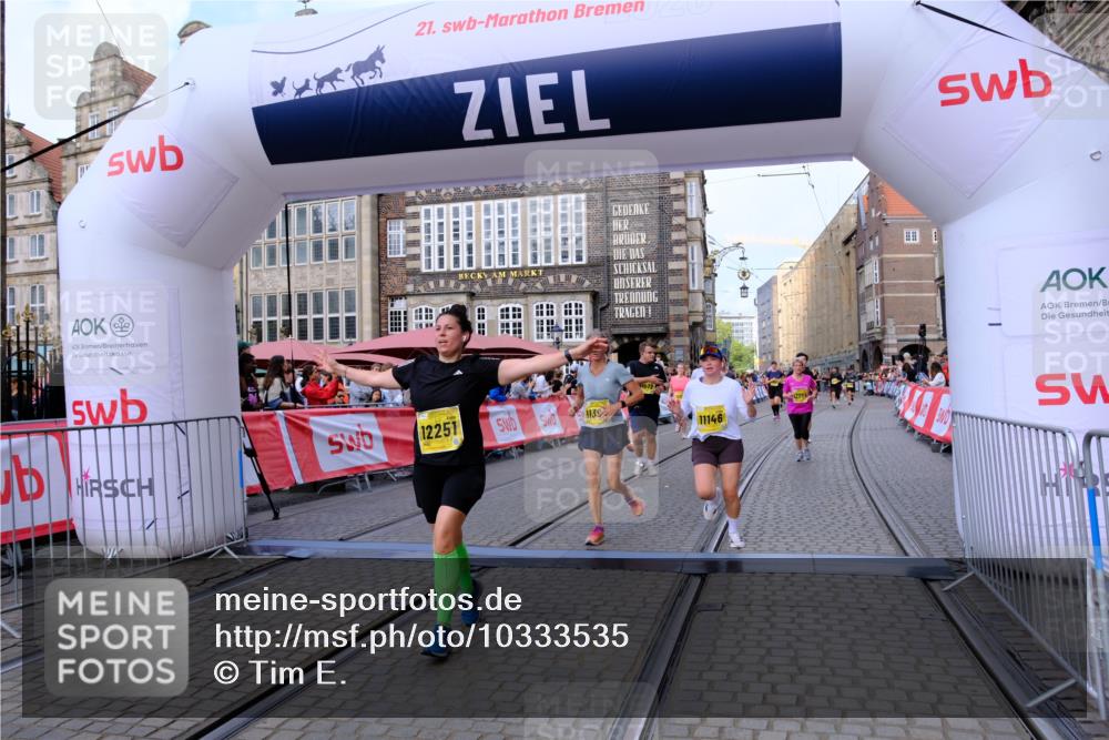 13.09.2026 - 21. swb-Marathon Bremen Tim E. http://msf.ph/oto/10333535 13.09.2026 11:05:42 Ziel 10186, 10411, 10432, 10576, 10697, 10717, 10802, 10995, 11146, 11314, 11326, 11334, 11387, 11394, 11521, 11571, 11572, 11724, 11892, 12011, 12055, 12079, 12080, 12251, 12273, 12330 meine-sportfotos.de