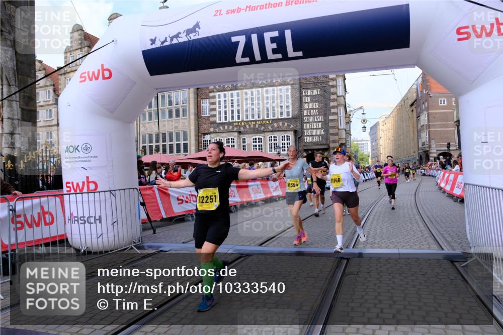 13.09.2026 - 21. swb-Marathon Bremen Tim E. http://msf.ph/oto/10333540 13.09.2026 11:05:42 Ziel 10186, 10411, 10432, 10576, 10697, 10717, 10802, 10995, 11146, 11314, 11326, 11334, 11387, 11394, 11521, 11571, 11572, 11724, 11892, 12011, 12055, 12079, 12080, 12251, 12273, 12330 meine-sportfotos.de