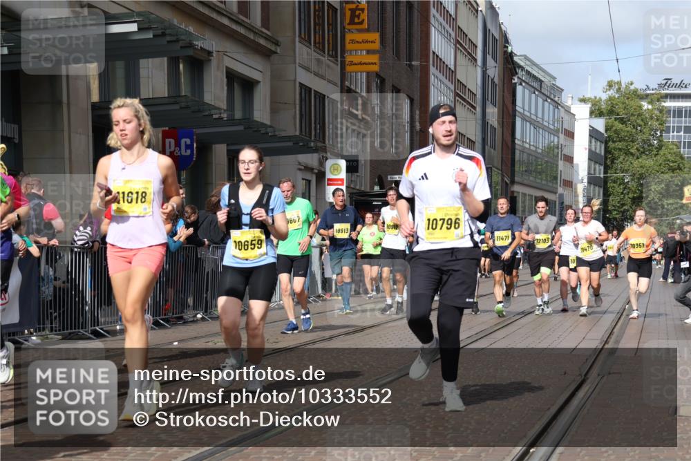 13.09.2026 - 21. swb-Marathon Bremen Strokosch-Dieckow http://msf.ph/oto/10333552 13.09.2026 11:03:47 Ziel 10152, 10182, 10291, 10390, 10403, 10516, 10607, 10659, 10671, 10672, 10720, 10726, 10912, 10913, 10918, 11149, 11221, 11318, 11319, 11325, 11336, 11451, 11470, 11471, 11511, 11539, 11618, 11726, 11909, 11967, 12001, 12103, 12113, 12140, 12260, 12276, 12392, 12433, 12504, 10090, 10091, 10327, 10357, 10420, 10429, 10569, 10796, 10902, 10950, 11211, 11325, 11411, 11451, 11595, 11655, 11746, 11868, 12074 meine-sportfotos.de