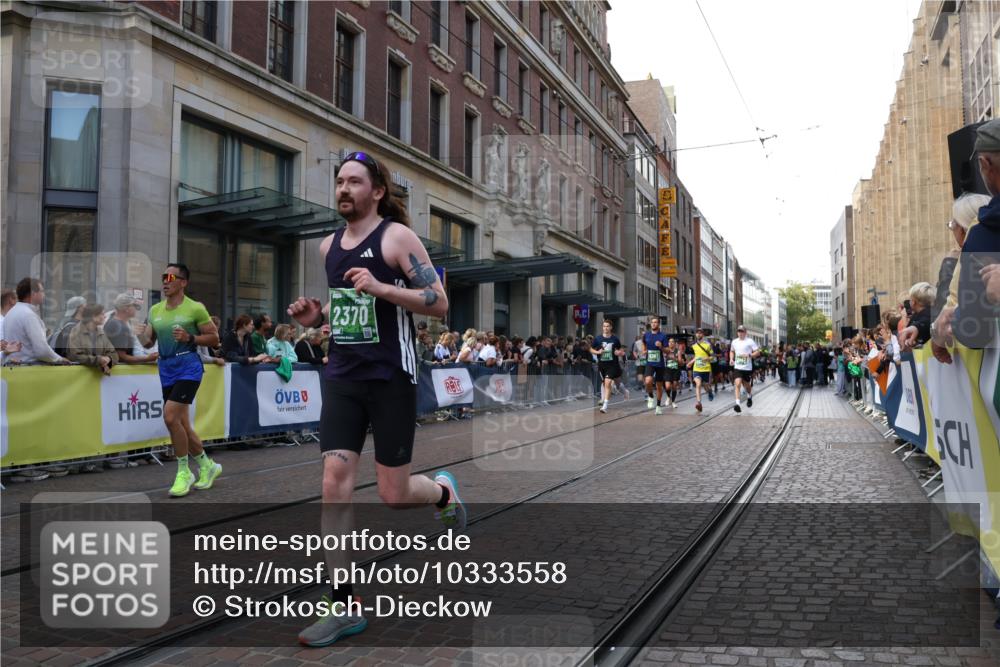 13.09.2026 - 21. swb-Marathon Bremen Strokosch-Dieckow http://msf.ph/oto/10333558 13.09.2026 13:23:48 Ziel 102, 342, 776, 909, 1199, 2210, 2295, 2370, 2491, 2517, 2967, 3044, 3372, 4559, 5012, 5104, 5146, 5208, 5257, 5397, 5481, 5623, 5928, 6105, 6772, 7059, 7069, 7081, 7094, 7105, 7357, 7761, 8051, 8052, 8082, 8179, 9087, 9916, 10059, 13007, 13197, 13219, 135, 672, 2288, 2371, 2409, 2485, 2490, 2560, 2627, 3078, 3138, 3173, 3642, 3856, 3939, 4601, 4671, 5011, 5116, 5231, 5908, 6157, 6332, 6648, 6843, 6848, 7216, 7475, 8095, 8290, 8560, 9088, 9196, 10115, 13197 meine-sportfotos.de