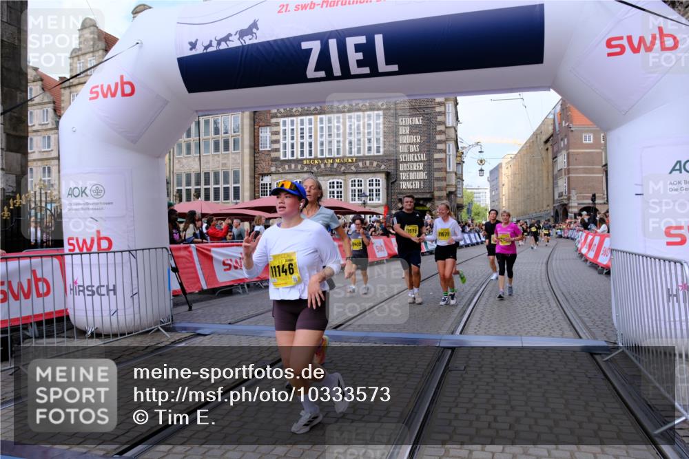 13.09.2026 - 21. swb-Marathon Bremen Tim E. http://msf.ph/oto/10333573 13.09.2026 11:05:43 Ziel 10186, 10411, 10432, 10576, 10697, 10717, 10802, 11146, 11314, 11326, 11334, 11387, 11394, 11521, 11571, 11572, 11724, 11892, 12011, 12055, 12079, 12080, 12251, 12273, 12330, 12362 meine-sportfotos.de