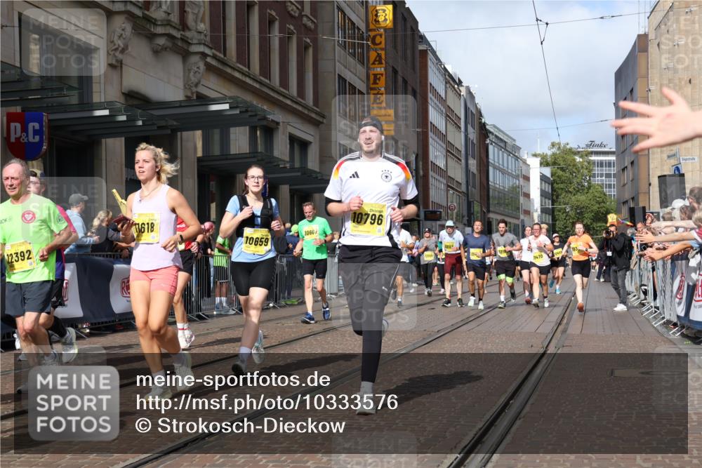 13.09.2026 - 21. swb-Marathon Bremen Strokosch-Dieckow http://msf.ph/oto/10333576 13.09.2026 11:03:48 Ziel 10152, 10182, 10291, 10390, 10403, 10516, 10607, 10659, 10671, 10672, 10720, 10726, 10912, 10913, 10918, 11149, 11221, 11318, 11319, 11336, 11470, 11471, 11511, 11539, 11618, 11726, 11909, 11967, 12001, 12103, 12113, 12140, 12260, 12276, 12392, 12433, 12504, 10090, 10091, 10152, 10327, 10357, 10420, 10429, 10569, 10796, 10902, 10918, 10950, 11211, 11325, 11411, 11451, 11595, 11655, 11746, 11868, 11967, 12074 meine-sportfotos.de