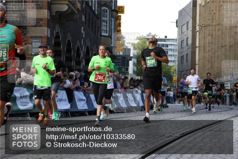 13.09.2026 - 21. swb-Marathon Bremen Strokosch-Dieckow http://msf.ph/oto/10333580 13.09.2026 13:16:42 Ziel 481, 740, 755, 792, 1076, 1162, 1605, 2604, 5554, 5963, 6721, 7053, 7603, 7801, 8171, 8288, 8398, 9031, 9115, 13008, 385, 472, 675, 734, 827, 1970, 2319, 2473, 2809, 3706, 3716, 3961, 4135, 4137, 5772, 6049, 6531, 6535, 6819, 7297, 7387 meine-sportfotos.de