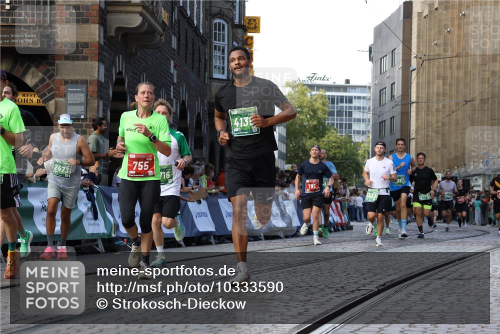 13.09.2026 - 21. swb-Marathon Bremen Strokosch-Dieckow http://msf.ph/oto/10333590 13.09.2026 13:16:43 Ziel 740, 755, 792, 1076, 1162, 1605, 2604, 5554, 5963, 6721, 7053, 7603, 7801, 8171, 8288, 8398, 9031, 9115, 385, 472, 675, 734, 827, 1970, 2319, 2473, 2809, 3706, 3716, 3961, 4135, 4137, 5772, 6049, 6531, 6535, 6819, 7297, 7387 meine-sportfotos.de