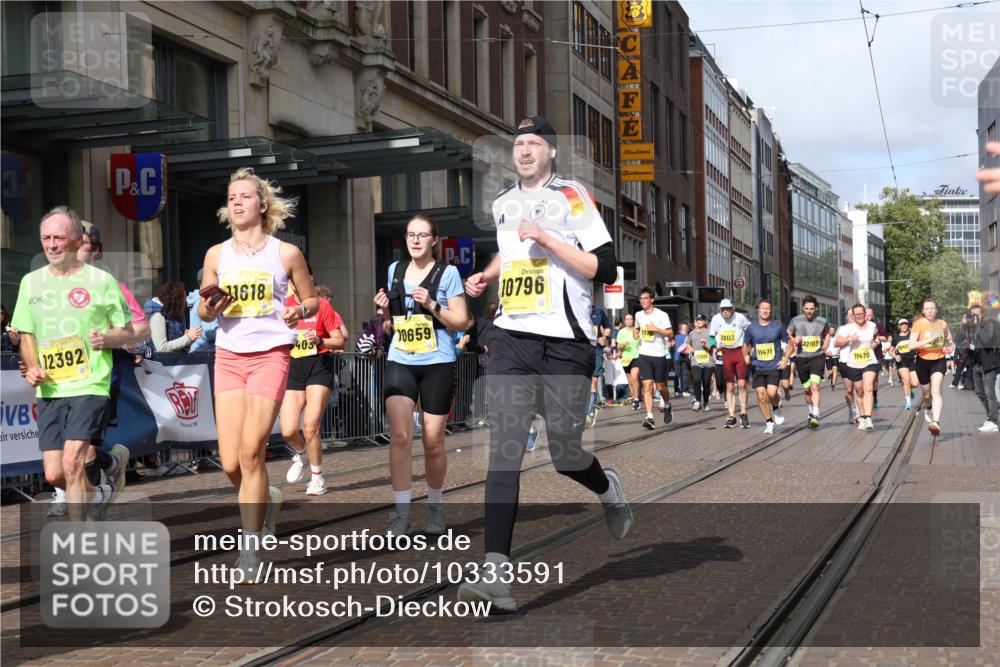 13.09.2026 - 21. swb-Marathon Bremen Strokosch-Dieckow http://msf.ph/oto/10333591 13.09.2026 11:03:48 Ziel 10152, 10182, 10291, 10390, 10403, 10516, 10607, 10659, 10671, 10672, 10720, 10726, 10912, 10913, 10918, 11149, 11221, 11318, 11319, 11336, 11470, 11471, 11511, 11539, 11618, 11726, 11909, 11967, 12001, 12103, 12113, 12140, 12260, 12276, 12392, 12433, 12504, 10090, 10091, 10152, 10327, 10357, 10420, 10429, 10569, 10796, 10902, 10918, 10950, 11211, 11325, 11411, 11451, 11595, 11655, 11746, 11868, 11967, 12074 meine-sportfotos.de