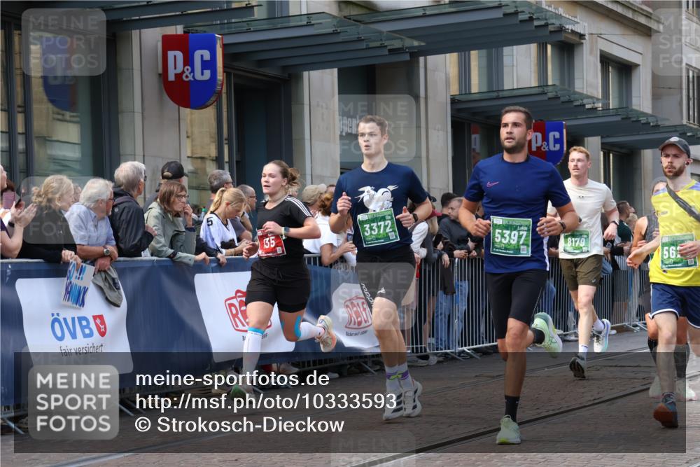 13.09.2026 - 21. swb-Marathon Bremen Strokosch-Dieckow http://msf.ph/oto/10333593 13.09.2026 13:23:50 Ziel 102, 342, 776, 909, 1199, 1250, 2210, 2295, 2370, 2491, 2967, 3044, 3372, 4559, 5012, 5104, 5146, 5208, 5257, 5397, 5481, 5623, 5928, 6105, 6772, 7059, 7069, 7081, 7094, 7105, 7761, 8082, 8179, 8415, 9087, 9916, 10059, 13007, 13219, 135, 672, 2288, 2409, 2485, 2490, 2517, 2560, 2627, 3078, 3138, 3173, 3642, 3856, 3939, 4601, 4671, 5011, 5116, 5231, 5908, 6157, 6332, 6648, 6843, 6848, 7216, 7357, 7475, 7761, 8051, 8052, 8095, 8290, 8560, 9088, 9196, 10115, 13197 meine-sportfotos.de