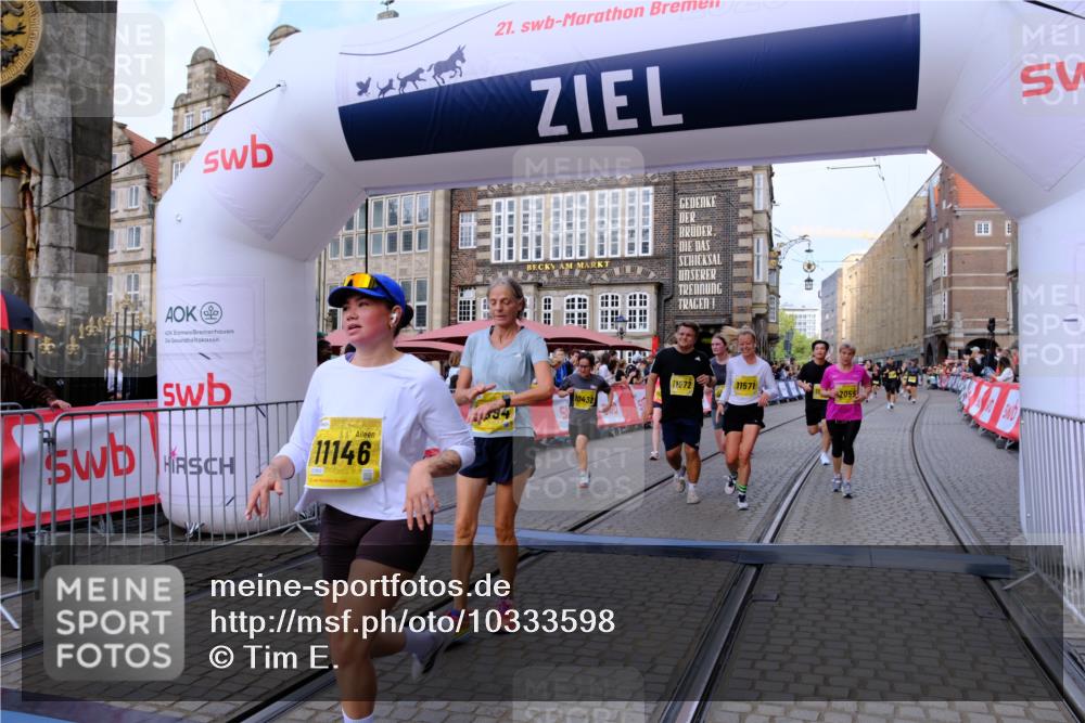 13.09.2026 - 21. swb-Marathon Bremen Tim E. http://msf.ph/oto/10333598 13.09.2026 11:05:44 Ziel 10186, 10411, 10432, 10697, 10717, 10802, 11146, 11314, 11334, 11387, 11394, 11521, 11571, 11572, 11724, 11892, 12055, 12251, 12273, 12330, 12362 meine-sportfotos.de