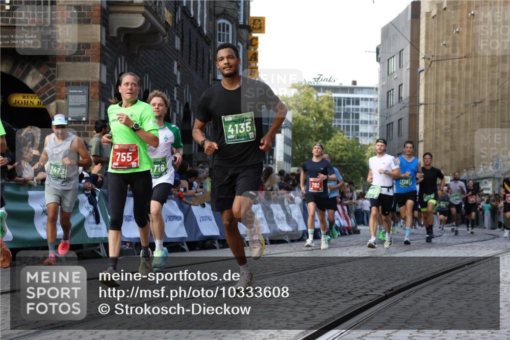 13.09.2026 - 21. swb-Marathon Bremen Strokosch-Dieckow http://msf.ph/oto/10333608 13.09.2026 13:16:43 Ziel 740, 755, 792, 1076, 1162, 1605, 2604, 5554, 5963, 6721, 7053, 7603, 7801, 8171, 8288, 8398, 9031, 9115, 385, 472, 675, 734, 827, 1970, 2319, 2473, 2809, 3706, 3716, 3961, 4135, 4137, 5772, 6049, 6531, 6535, 6819, 7297, 7387 meine-sportfotos.de