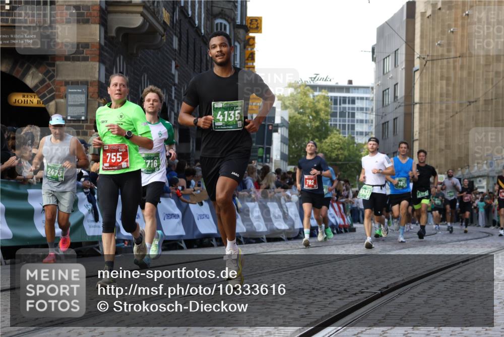 13.09.2026 - 21. swb-Marathon Bremen Strokosch-Dieckow http://msf.ph/oto/10333616 13.09.2026 13:16:43 Ziel 740, 755, 792, 1076, 1162, 1605, 2604, 5554, 5963, 6721, 7053, 7603, 7801, 8171, 8288, 8398, 9031, 9115, 385, 472, 675, 734, 827, 1970, 2319, 2473, 2809, 3706, 3716, 3961, 4135, 4137, 5772, 6049, 6531, 6535, 6819, 7297, 7387 meine-sportfotos.de