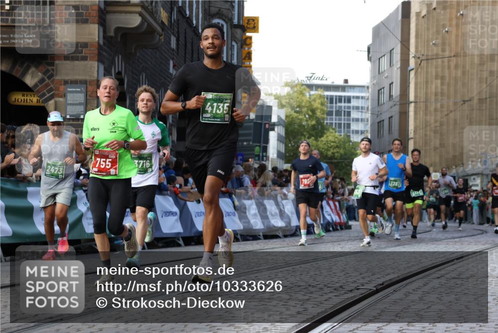 13.09.2026 - 21. swb-Marathon Bremen Strokosch-Dieckow http://msf.ph/oto/10333626 13.09.2026 13:16:43 Ziel 740, 755, 792, 1076, 1162, 1605, 2604, 5554, 5963, 6721, 7053, 7603, 7801, 8171, 8288, 8398, 9031, 9115, 385, 472, 675, 734, 827, 1970, 2319, 2473, 2809, 3706, 3716, 3961, 4135, 4137, 5772, 6049, 6531, 6535, 6819, 7297, 7387 meine-sportfotos.de