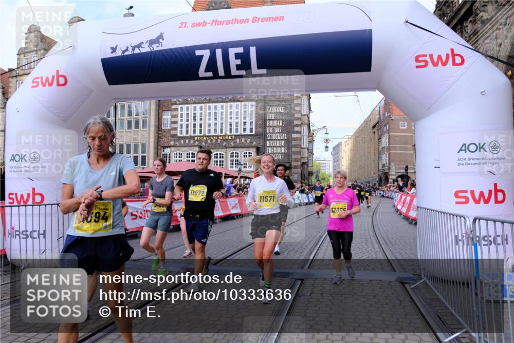 13.09.2026 - 21. swb-Marathon Bremen Tim E. http://msf.ph/oto/10333636 13.09.2026 11:05:45 Ziel 10186, 10259, 10260, 10411, 10432, 10697, 10717, 10802, 10864, 11146, 11314, 11334, 11387, 11394, 11520, 11521, 11571, 11572, 11724, 11791, 11892, 12055, 12251, 12273, 12330, 12362 meine-sportfotos.de