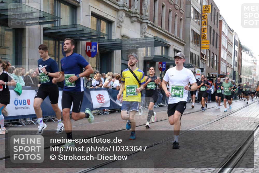 13.09.2026 - 21. swb-Marathon Bremen Strokosch-Dieckow http://msf.ph/oto/10333647 13.09.2026 13:23:51 Ziel 102, 342, 776, 909, 1199, 1250, 2210, 2295, 2370, 2491, 2967, 3044, 3372, 4559, 5012, 5104, 5146, 5208, 5257, 5397, 5481, 5623, 5928, 6105, 6772, 7059, 7069, 7081, 7094, 7105, 8082, 8179, 8415, 9087, 9916, 10059, 13007, 13219, 135, 342, 672, 2288, 2409, 2485, 2490, 2517, 2560, 2627, 3078, 3138, 3642, 3856, 3939, 4601, 4671, 5011, 5116, 5146, 5231, 5908, 6157, 6332, 6648, 6843, 6848, 7216, 7357, 7475, 7761, 8051, 8052, 8095, 8290, 8560, 10115, 13007, 13197 meine-sportfotos.de
