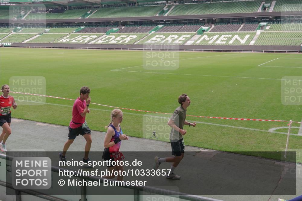 13.09.2026 - 21. swb-Marathon Bremen Michael Burmester http://msf.ph/oto/10333657 13.09.2026 13:06:29 Laufen im Stadion 109, 132, 156, 217, 244, 287, 303, 310, 323, 372, 394, 430, 454, 536, 578, 613, 647, 716, 784, 831, 834, 891, 900, 922, 1073, 1083, 1205, 1243, 1274, 1308, 1365, 1369, 1380, 1437, 1533, 1545, 1574, 1581, 1823, 1848, 1871, 1909, 1914, 1926, 1938, 2076, 2089, 2090, 2126, 2219, 2241, 2244, 2265, 2275, 2301, 2310, 2318, 2355, 2356, 2393, 2440, 2464, 2602, 2699, 2707, 2721, 2742, 2764, 2818, 2902, 2911, 2959, 2960, 2985, 3030, 3115, 3278, 3444, 3485 meine-sportfotos.de