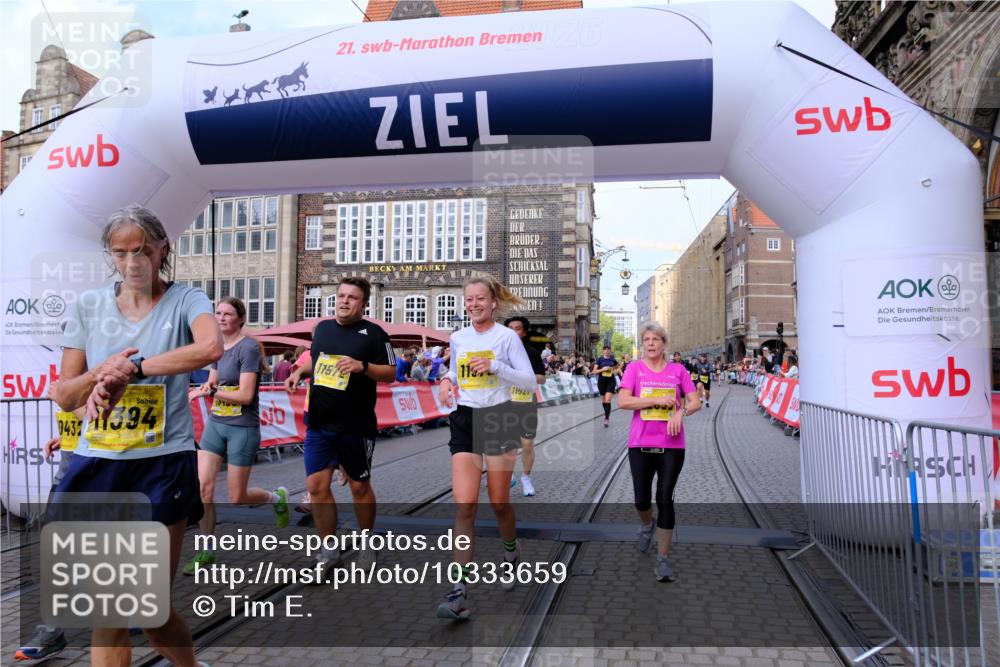 13.09.2026 - 21. swb-Marathon Bremen Tim E. http://msf.ph/oto/10333659 13.09.2026 11:05:45 Ziel 10186, 10259, 10260, 10411, 10432, 10697, 10717, 10802, 10864, 11146, 11314, 11334, 11387, 11394, 11520, 11521, 11571, 11572, 11724, 11791, 11892, 12055, 12251, 12273, 12330, 12362 meine-sportfotos.de