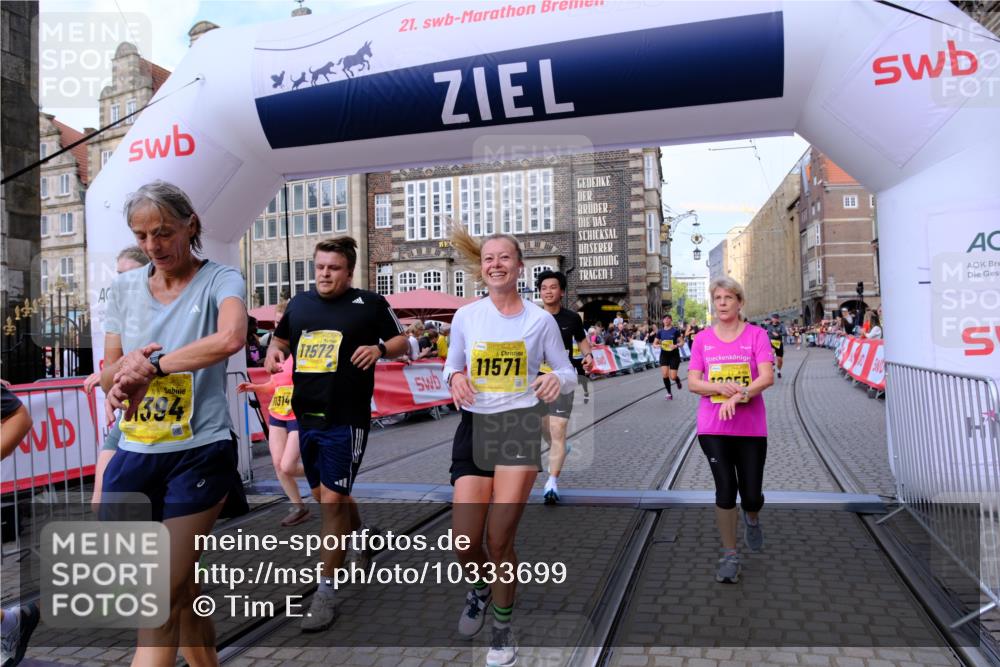 13.09.2026 - 21. swb-Marathon Bremen Tim E. http://msf.ph/oto/10333699 13.09.2026 11:05:46 Ziel 10186, 10259, 10260, 10411, 10432, 10717, 10802, 10864, 11146, 11314, 11334, 11387, 11394, 11520, 11521, 11571, 11572, 11724, 11791, 11892, 11947, 12055, 12251, 12273, 12330, 12362 meine-sportfotos.de