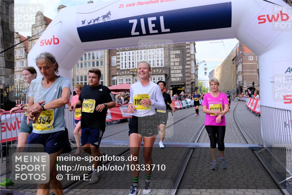 13.09.2026 - 21. swb-Marathon Bremen Tim E. http://msf.ph/oto/10333710 13.09.2026 11:05:46 Ziel 10186, 10259, 10260, 10411, 10432, 10717, 10802, 10864, 11146, 11314, 11334, 11387, 11394, 11520, 11521, 11571, 11572, 11724, 11791, 11892, 11947, 12055, 12251, 12273, 12330, 12362 meine-sportfotos.de