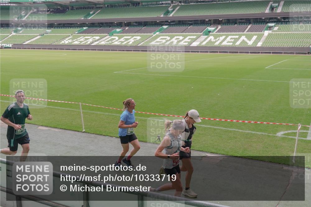13.09.2026 - 21. swb-Marathon Bremen Michael Burmester http://msf.ph/oto/10333719 13.09.2026 13:06:37 Laufen im Stadion 109, 132, 156, 217, 244, 287, 303, 310, 323, 372, 394, 430, 454, 578, 607, 613, 647, 716, 784, 831, 834, 846, 891, 900, 922, 1073, 1083, 1189, 1205, 1243, 1274, 1308, 1365, 1369, 1380, 1387, 1437, 1533, 1545, 1574, 1581, 1600, 1823, 1841, 1848, 1871, 1909, 1926, 1938, 2070, 2076, 2090, 2219, 2241, 2244, 2265, 2275, 2301, 2310, 2318, 2355, 2356, 2393, 2440, 2464, 2699, 2707, 2721, 2731, 2742, 2755, 2764, 2818, 2902, 2911, 2960, 2985, 3030, 3115, 3278, 3444, 3485 meine-sportfotos.de