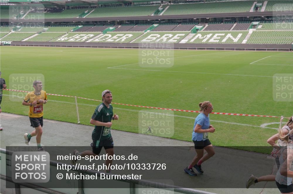 13.09.2026 - 21. swb-Marathon Bremen Michael Burmester http://msf.ph/oto/10333726 13.09.2026 13:06:38 Laufen im Stadion 109, 132, 156, 217, 244, 287, 303, 310, 323, 372, 394, 430, 454, 578, 607, 613, 647, 716, 784, 831, 834, 846, 891, 900, 922, 1073, 1083, 1189, 1205, 1243, 1274, 1308, 1365, 1369, 1380, 1387, 1437, 1533, 1545, 1574, 1581, 1600, 1823, 1841, 1848, 1871, 1909, 1926, 1938, 2070, 2076, 2090, 2219, 2241, 2244, 2265, 2275, 2301, 2310, 2318, 2355, 2356, 2393, 2440, 2464, 2699, 2707, 2721, 2731, 2742, 2755, 2764, 2818, 2902, 2911, 2960, 2985, 3030, 3115, 3278, 3444, 3485 meine-sportfotos.de