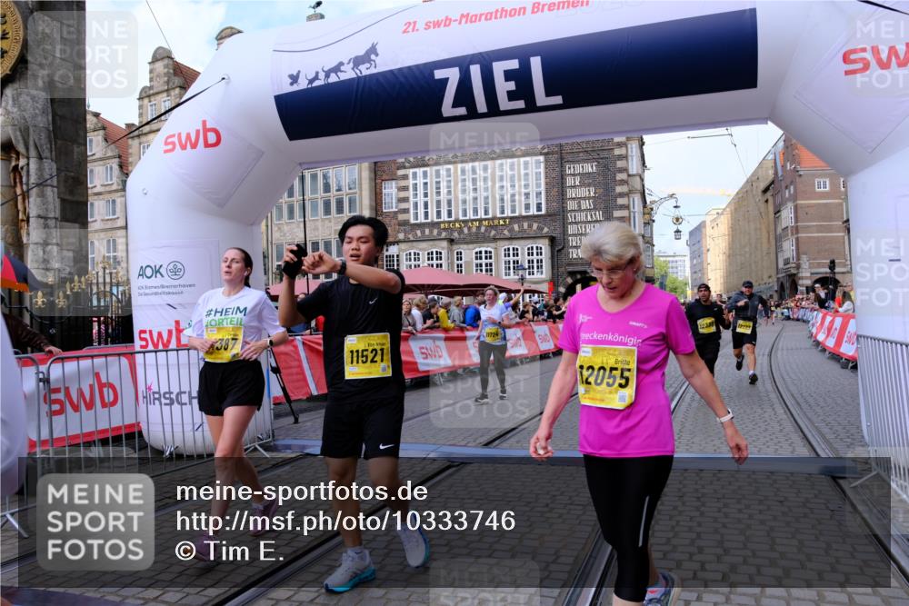 13.09.2026 - 21. swb-Marathon Bremen Tim E. http://msf.ph/oto/10333746 13.09.2026 11:05:47 Ziel 10186, 10259, 10260, 10432, 10717, 10864, 11146, 11314, 11334, 11387, 11394, 11520, 11521, 11571, 11572, 11724, 11791, 11892, 11947, 12055, 12251, 12273, 12330, 12362, 12501 meine-sportfotos.de