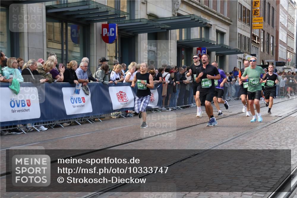 13.09.2026 - 21. swb-Marathon Bremen Strokosch-Dieckow http://msf.ph/oto/10333747 13.09.2026 13:23:53 Ziel 102, 776, 909, 1199, 1250, 2210, 2295, 2370, 2491, 2967, 3044, 3372, 4000, 4559, 5012, 5104, 5208, 5257, 5397, 5481, 5623, 5928, 5929, 6105, 6772, 7059, 7069, 7081, 7094, 8082, 8179, 8415, 9087, 9916, 13219, 135, 342, 2210, 2288, 2485, 2490, 2517, 2560, 2627, 3044, 3138, 3642, 3856, 4601, 4671, 5011, 5116, 5146, 5231, 5908, 6157, 6332, 6648, 6843, 7105, 7216, 7357, 7475, 7761, 8051, 8052, 8095, 8290, 8560, 10059, 10115, 13007, 13197 meine-sportfotos.de