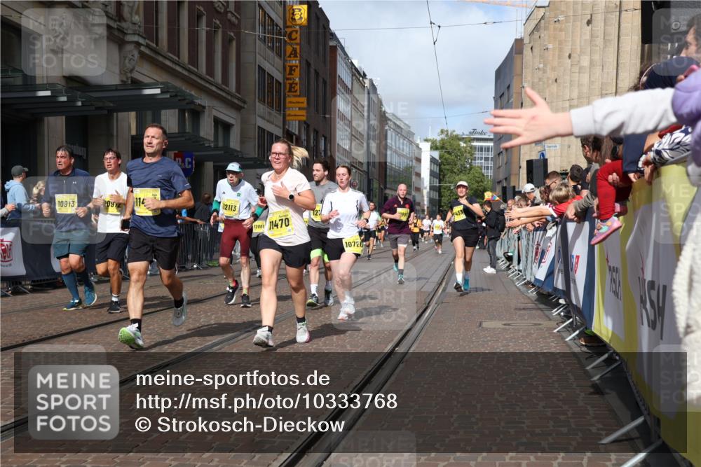 13.09.2026 - 21. swb-Marathon Bremen Strokosch-Dieckow http://msf.ph/oto/10333768 13.09.2026 11:03:52 Ziel 10182, 10291, 10390, 10516, 10607, 10613, 10659, 10671, 10672, 10720, 10726, 10912, 10913, 11221, 11318, 11319, 11336, 11470, 11471, 11539, 11618, 11720, 11726, 11740, 11909, 12001, 12103, 12113, 12140, 12260, 12276, 12392, 12433, 10090, 10091, 10152, 10327, 10357, 10403, 10420, 10429, 10569, 10659, 10720, 10796, 10902, 10918, 10950, 11149, 11211, 11325, 11411, 11451, 11511, 11595, 11655, 11746, 11868, 11967, 12074, 12504 meine-sportfotos.de