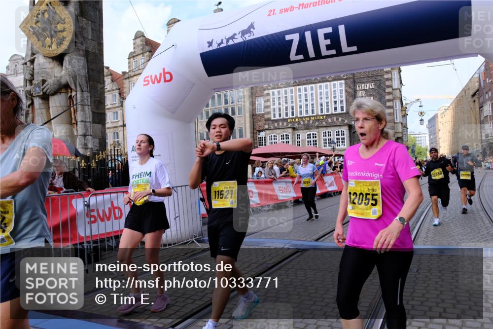 13.09.2026 - 21. swb-Marathon Bremen Tim E. http://msf.ph/oto/10333771 13.09.2026 11:05:47 Ziel 10186, 10259, 10260, 10432, 10717, 10864, 11146, 11314, 11334, 11387, 11394, 11520, 11521, 11571, 11572, 11724, 11791, 11892, 11947, 12055, 12251, 12273, 12330, 12362, 12501 meine-sportfotos.de