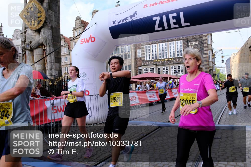 13.09.2026 - 21. swb-Marathon Bremen Tim E. http://msf.ph/oto/10333781 13.09.2026 11:05:48 Ziel 10186, 10259, 10260, 10432, 10717, 10864, 11146, 11314, 11334, 11387, 11394, 11520, 11521, 11571, 11572, 11724, 11791, 11892, 11947, 12055, 12156, 12251, 12273, 12330, 12362, 12501 meine-sportfotos.de