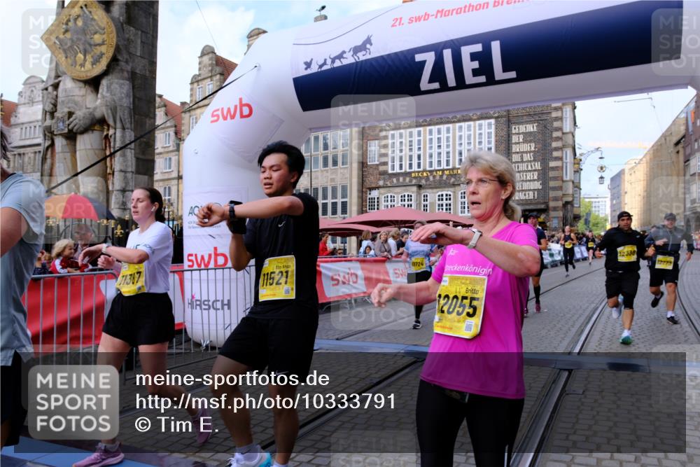 13.09.2026 - 21. swb-Marathon Bremen Tim E. http://msf.ph/oto/10333791 13.09.2026 11:05:48 Ziel 10186, 10259, 10260, 10432, 10717, 10864, 11146, 11314, 11334, 11387, 11394, 11520, 11521, 11571, 11572, 11724, 11791, 11892, 11947, 12055, 12156, 12251, 12273, 12330, 12362, 12501 meine-sportfotos.de