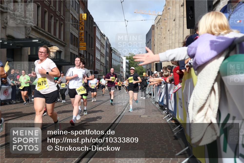 13.09.2026 - 21. swb-Marathon Bremen Strokosch-Dieckow http://msf.ph/oto/10333809 13.09.2026 11:03:53 Ziel 10182, 10291, 10390, 10516, 10526, 10607, 10613, 10671, 10672, 10726, 10912, 10913, 11214, 11215, 11221, 11318, 11319, 11336, 11470, 11471, 11539, 11618, 11720, 11726, 11740, 11909, 12001, 12103, 12113, 12140, 12260, 12276, 12392, 12433, 10090, 10091, 10152, 10327, 10357, 10403, 10420, 10429, 10569, 10607, 10659, 10720, 10796, 10902, 10918, 10950, 11149, 11325, 11451, 11511, 11595, 11618, 11655, 11746, 11868, 11967, 12074, 12392, 12504 meine-sportfotos.de