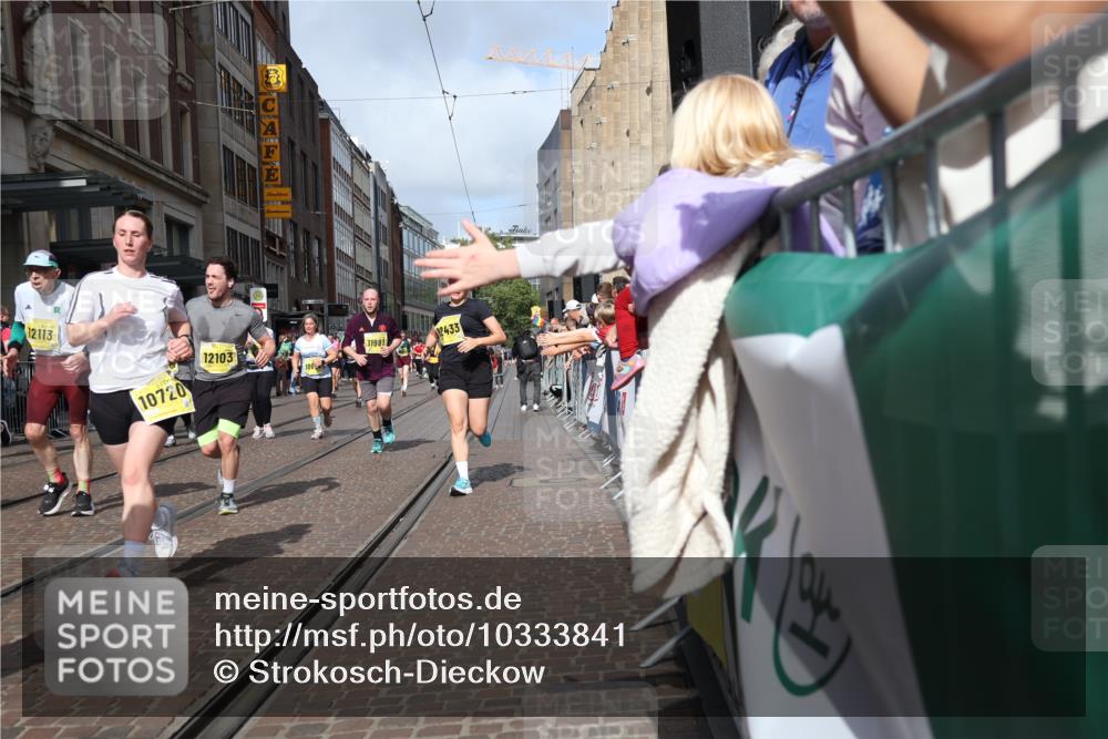 13.09.2026 - 21. swb-Marathon Bremen Strokosch-Dieckow http://msf.ph/oto/10333841 13.09.2026 11:03:53 Ziel 10182, 10291, 10390, 10516, 10526, 10607, 10613, 10671, 10672, 10726, 10912, 10913, 11214, 11215, 11221, 11318, 11319, 11336, 11470, 11471, 11539, 11618, 11720, 11726, 11740, 11909, 12001, 12103, 12113, 12140, 12260, 12276, 12392, 12433, 10090, 10091, 10152, 10327, 10357, 10403, 10420, 10429, 10569, 10607, 10659, 10720, 10796, 10902, 10918, 10950, 11149, 11325, 11451, 11511, 11595, 11618, 11655, 11746, 11868, 11967, 12074, 12392, 12504 meine-sportfotos.de