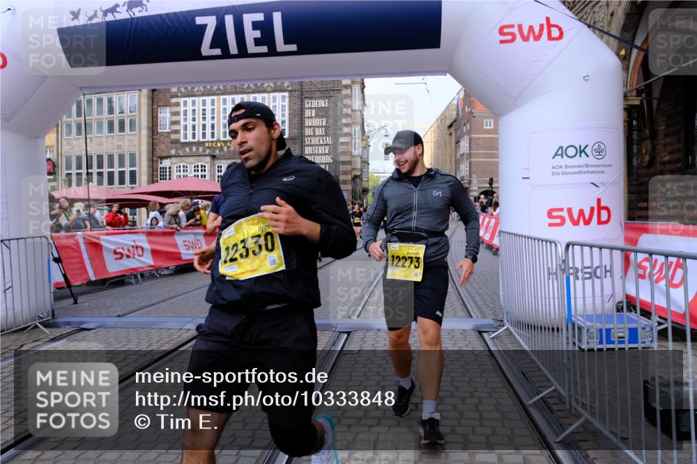 13.09.2026 - 21. swb-Marathon Bremen Tim E. http://msf.ph/oto/10333848 13.09.2026 11:05:50 Ziel 10186, 10259, 10260, 10432, 10717, 10864, 11146, 11314, 11334, 11387, 11394, 11520, 11521, 11571, 11572, 11724, 11791, 11892, 11947, 12055, 12156, 12251, 12273, 12330, 12362, 12501 meine-sportfotos.de