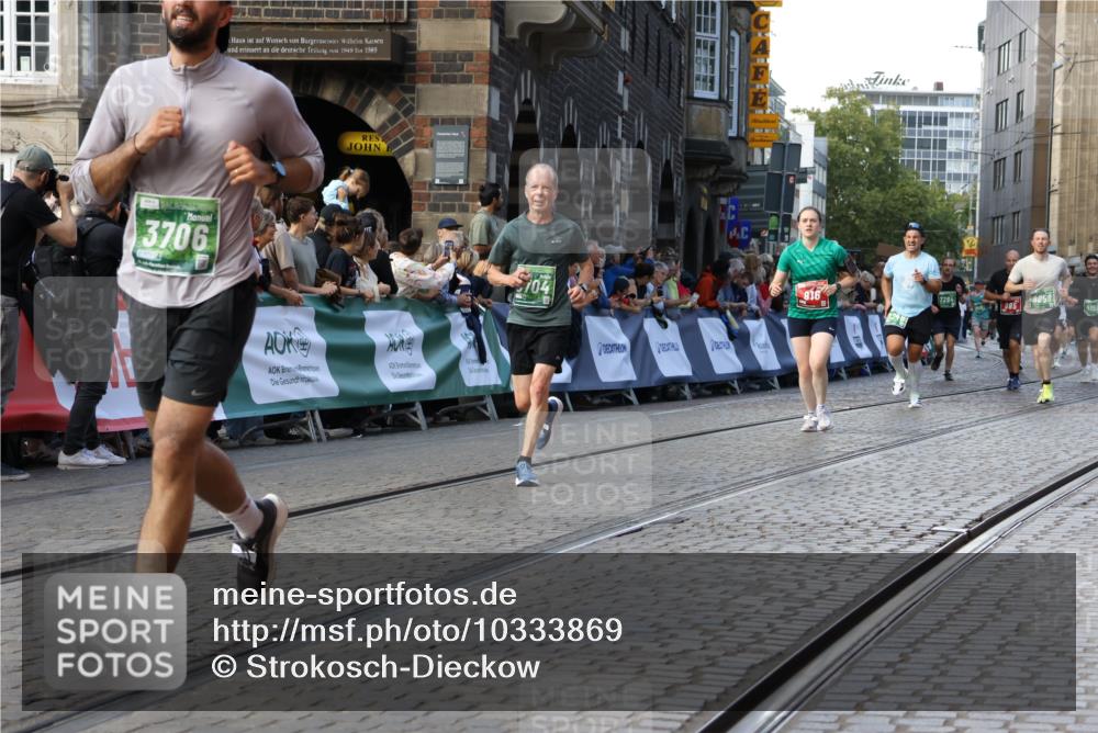 13.09.2026 - 21. swb-Marathon Bremen Strokosch-Dieckow http://msf.ph/oto/10333869 13.09.2026 13:16:57 Ziel 675, 696, 734, 816, 827, 985, 1076, 1162, 2473, 2474, 2604, 2809, 3716, 4135, 4485, 5255, 5772, 6367, 6535, 7053, 7603, 7875, 8171, 8288, 2052, 3246, 4156, 6624, 6704, 6953, 7284, 8111, 8418, 8858 meine-sportfotos.de