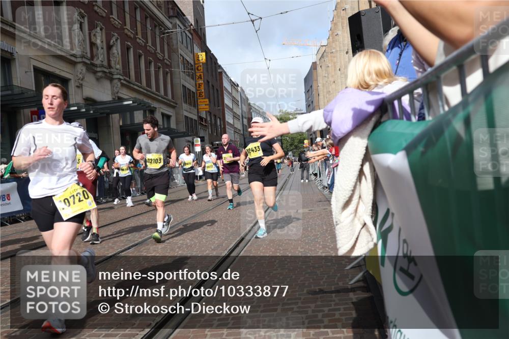 13.09.2026 - 21. swb-Marathon Bremen Strokosch-Dieckow http://msf.ph/oto/10333877 13.09.2026 11:03:54 Ziel 10182, 10245, 10291, 10390, 10516, 10526, 10613, 10671, 10672, 10726, 10912, 10913, 11214, 11215, 11221, 11318, 11319, 11336, 11470, 11471, 11539, 11720, 11726, 11740, 11909, 12001, 12103, 12113, 12140, 12260, 12276, 12433, 10090, 10091, 10152, 10327, 10357, 10403, 10429, 10569, 10607, 10659, 10720, 10796, 10902, 10918, 10950, 11149, 11319, 11325, 11451, 11470, 11471, 11511, 11595, 11618, 11868, 11967, 12074, 12260, 12392, 12433, 12504 meine-sportfotos.de
