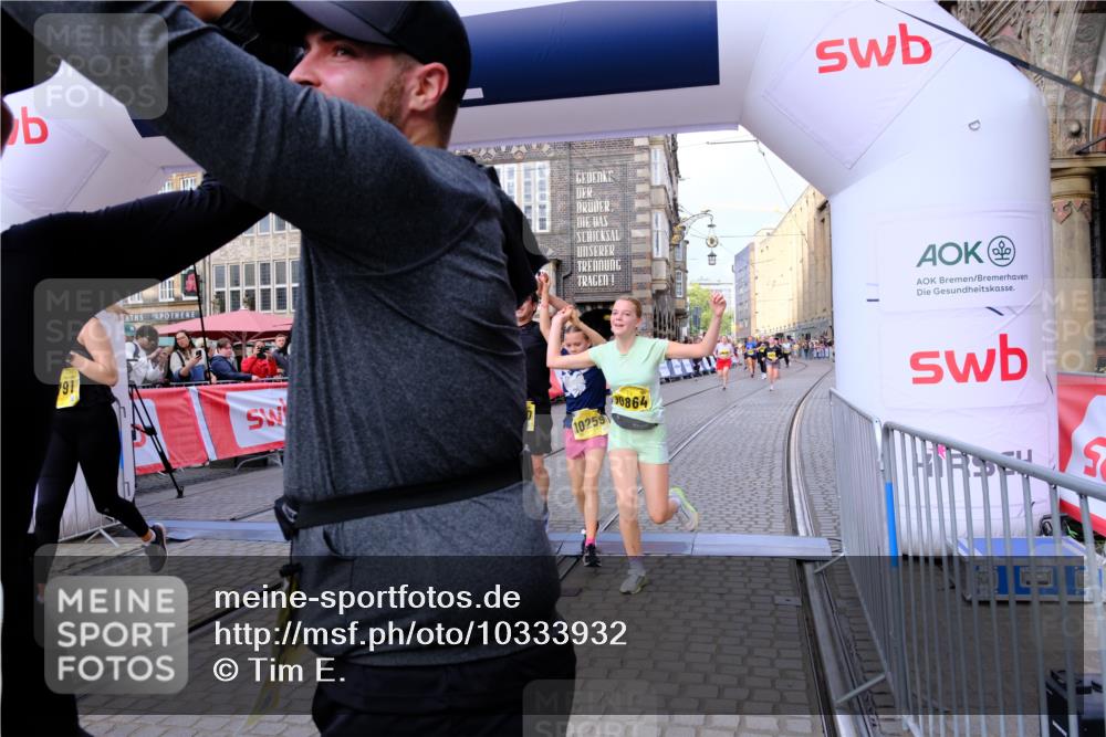 13.09.2026 - 21. swb-Marathon Bremen Tim E. http://msf.ph/oto/10333932 13.09.2026 11:05:53 Ziel 10168, 10186, 10238, 10259, 10260, 10432, 10457, 10864, 11146, 11314, 11387, 11394, 11520, 11521, 11571, 11572, 11724, 11791, 11892, 11947, 12055, 12156, 12251, 12273, 12330, 12362, 12501 meine-sportfotos.de