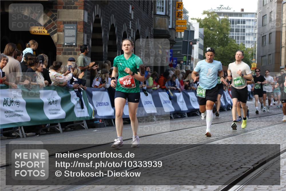 13.09.2026 - 21. swb-Marathon Bremen Strokosch-Dieckow http://msf.ph/oto/10333939 13.09.2026 13:16:59 Ziel 472, 675, 696, 734, 816, 827, 985, 1076, 2473, 2474, 2809, 3716, 4135, 4485, 5255, 5772, 6367, 6531, 6535, 7603, 7875, 8171, 8288, 2052, 3246, 4156, 4805, 6624, 6759, 6953, 7284, 8111, 8418, 8858 meine-sportfotos.de