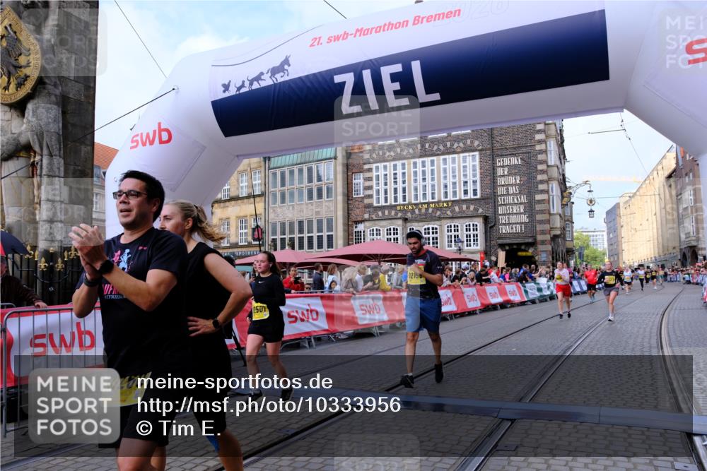 13.09.2026 - 21. swb-Marathon Bremen Tim E. http://msf.ph/oto/10333956 13.09.2026 11:05:55 Ziel 10168, 10186, 10238, 10259, 10260, 10432, 10457, 10864, 11024, 11146, 11314, 11387, 11394, 11520, 11521, 11571, 11572, 11724, 11791, 11892, 11947, 12055, 12156, 12273, 12330, 12362, 12501, 12773 meine-sportfotos.de