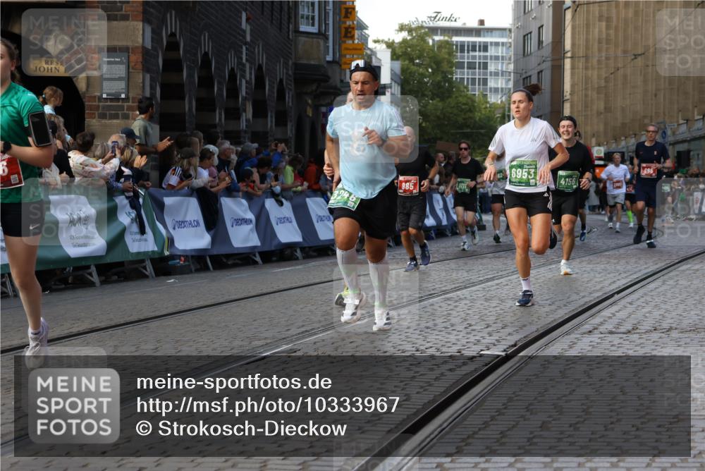 13.09.2026 - 21. swb-Marathon Bremen Strokosch-Dieckow http://msf.ph/oto/10333967 13.09.2026 13:17:01 Ziel 472, 675, 696, 734, 816, 827, 985, 2473, 2474, 2809, 3716, 3961, 4135, 4137, 4485, 5255, 5772, 6367, 6531, 6535, 7387, 7875, 2052, 3246, 4156, 4805, 6624, 6759, 6953, 7284, 8111, 8418, 8858 meine-sportfotos.de
