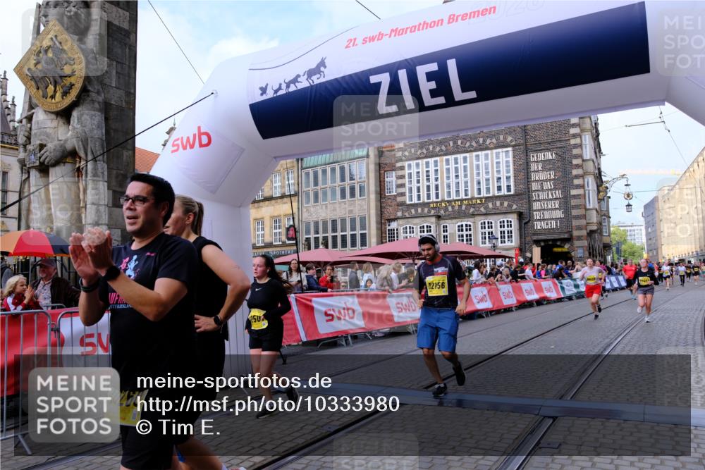 13.09.2026 - 21. swb-Marathon Bremen Tim E. http://msf.ph/oto/10333980 13.09.2026 11:05:56 Ziel 10168, 10186, 10238, 10259, 10260, 10432, 10457, 10864, 11024, 11314, 11387, 11520, 11521, 11571, 11572, 11724, 11791, 11892, 11947, 12055, 12156, 12273, 12330, 12362, 12501, 12773 meine-sportfotos.de